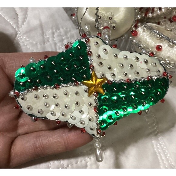 Sequin Beaded Push Pin 4 Christmas Ornaments Beautiful Red Silver & Green Balls - Picture 4 of 16